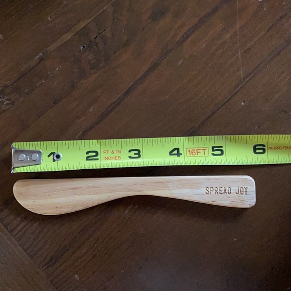 Two’s Company ‘Spread Joy’ Holiday Ceramic Condiment Dish And Wooden Spreader - Picture 9 of 9